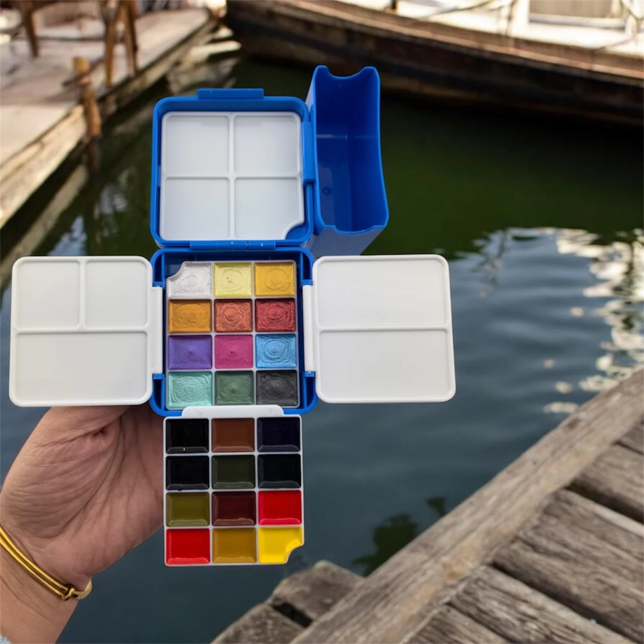 Set pocket plastique Aquarelle 24 couleurs (12  couleurs classiques et 12 couleurs métallisées)